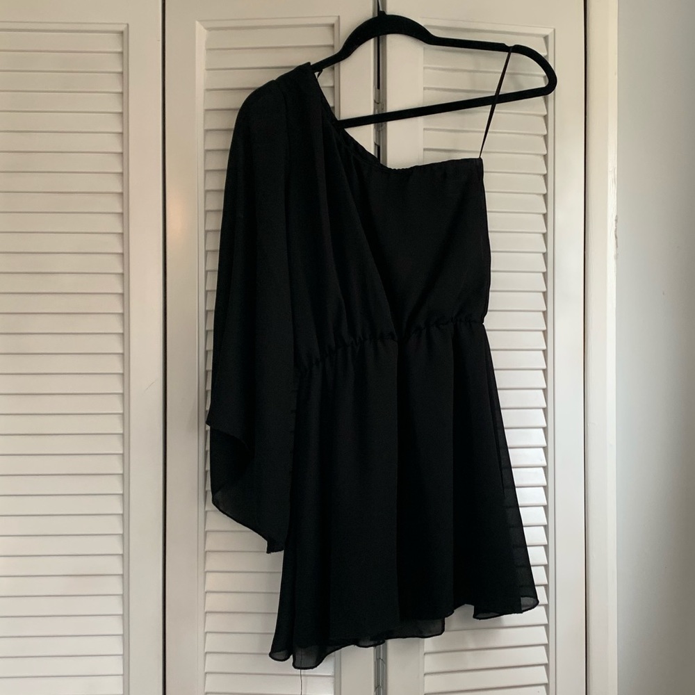 One sleeve black dress